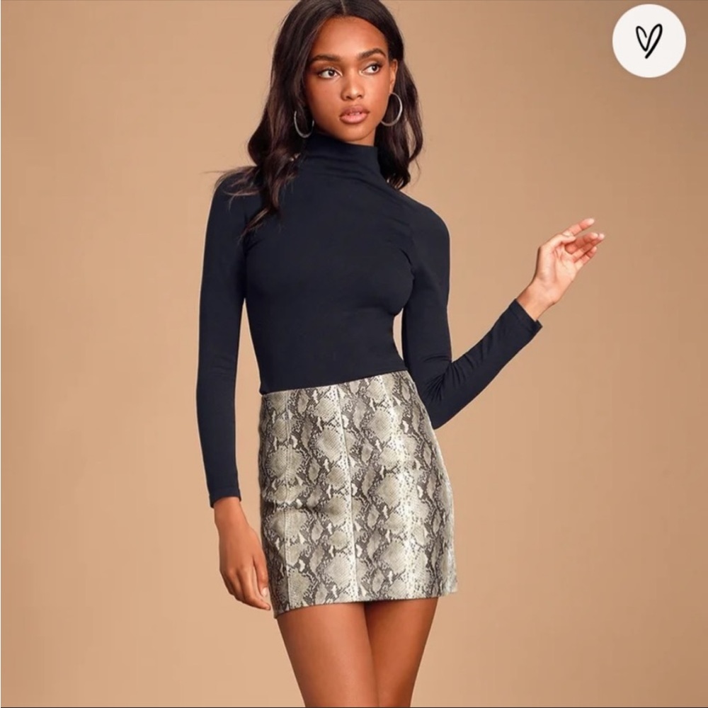 Lulu’s vegan leather skirt print mini skirt size small